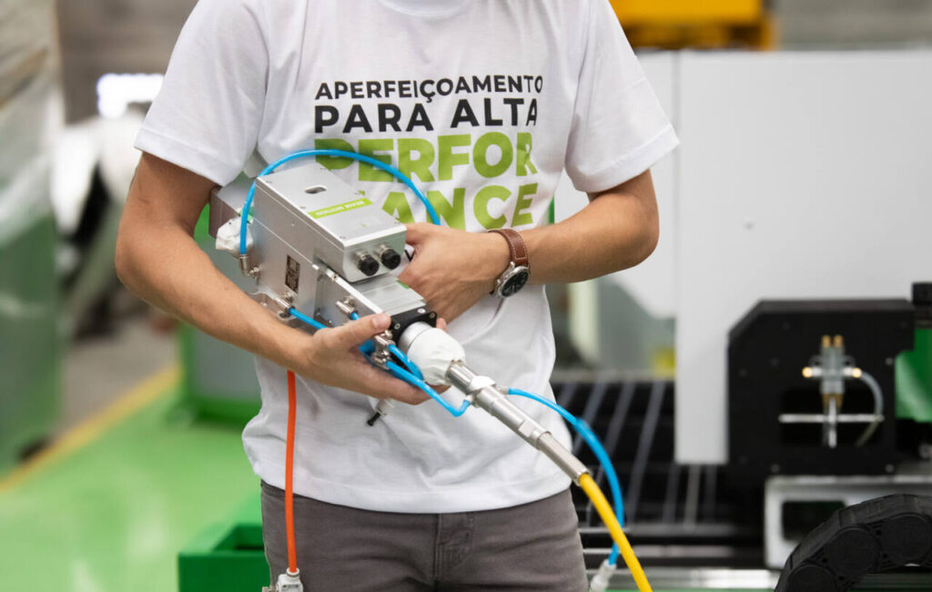 Máquinas de corte - manutenção preventiva feita pela Valentin Performance Industrial.