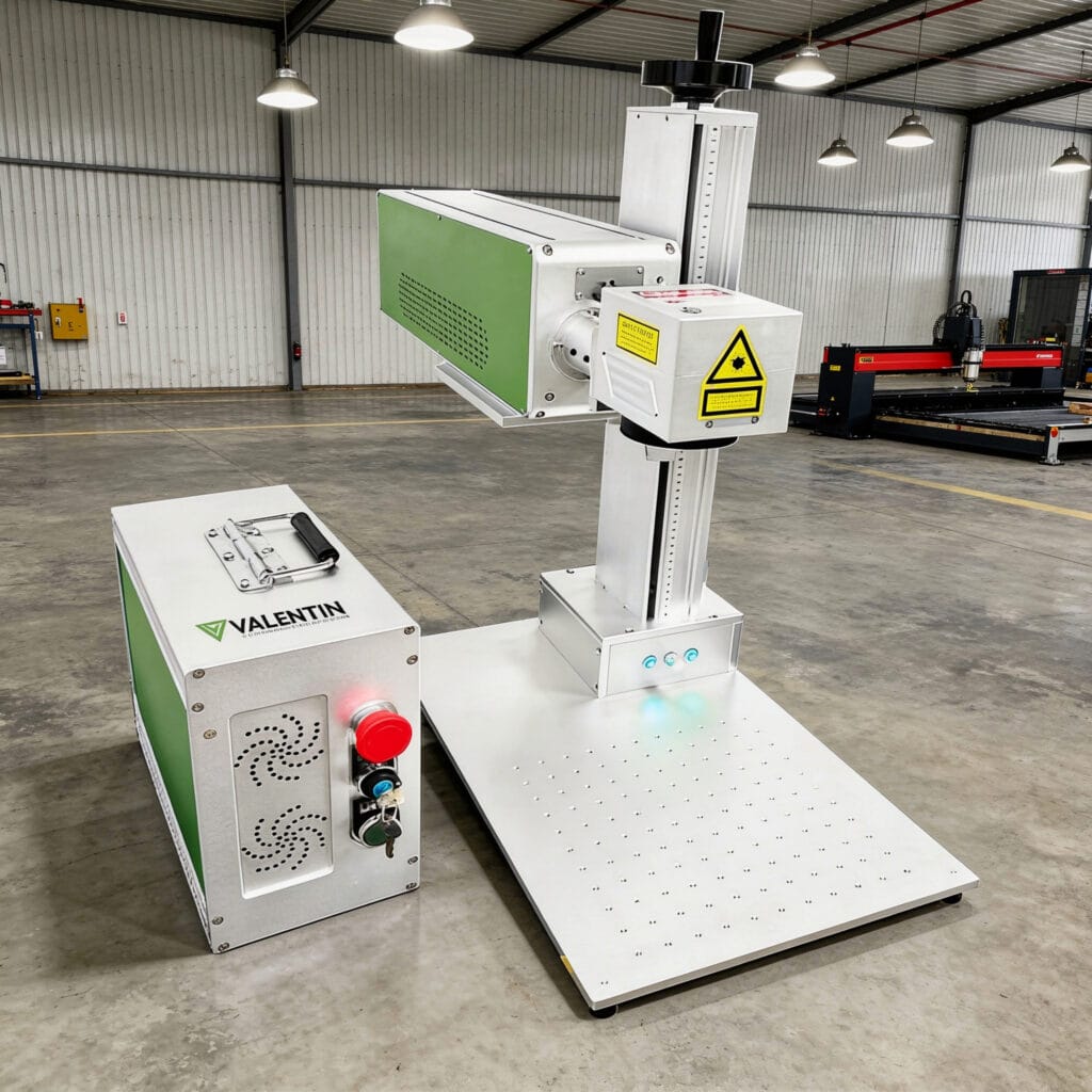 Máquina de gravação a laser em ambiente industrial.